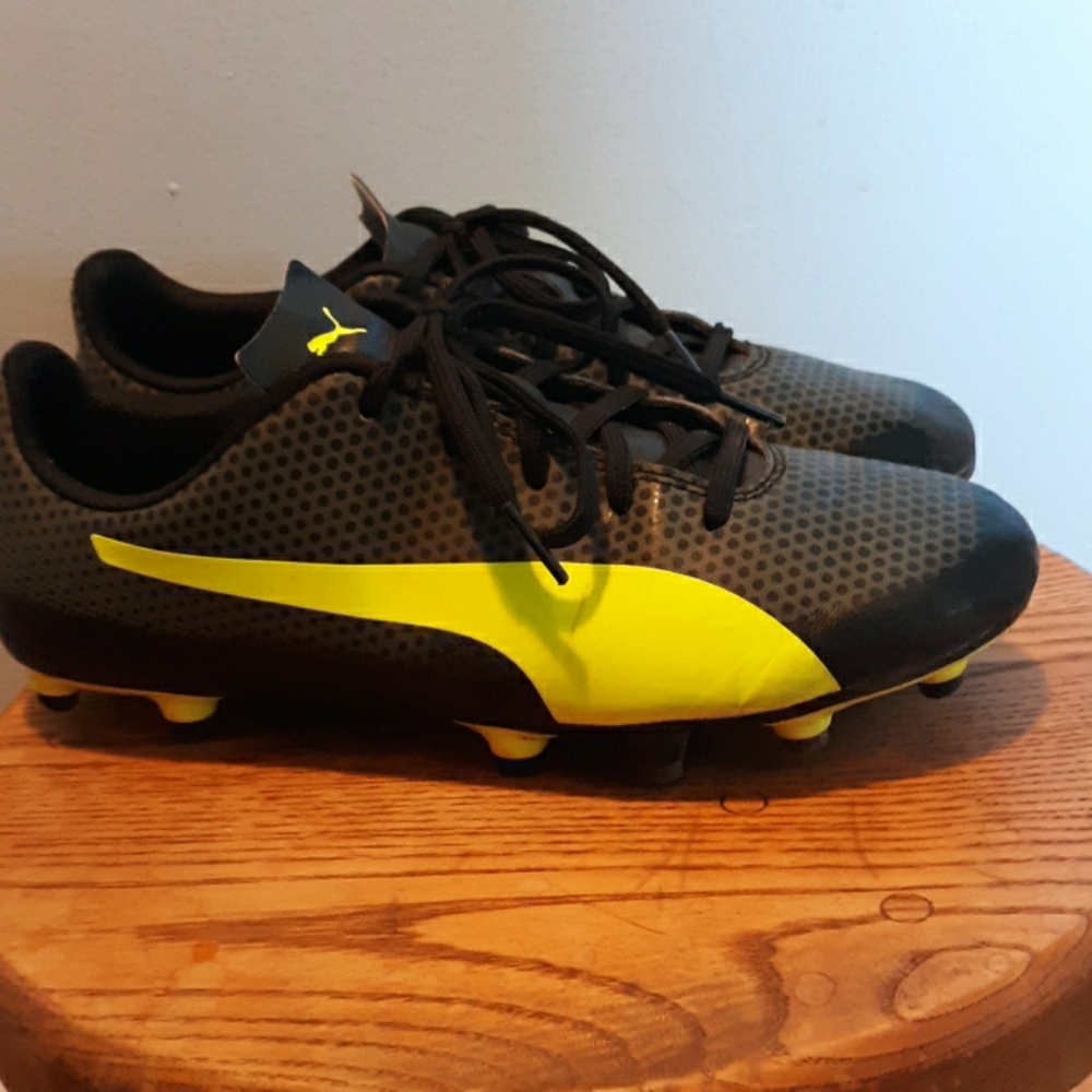 Puma soccer cleats (youth)